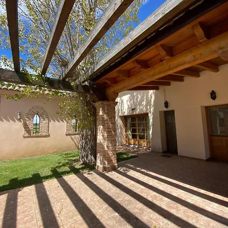 Ferienhaus Casas Olmo Y Fresno Jardin Y Piscina A 17 Kilometros De *